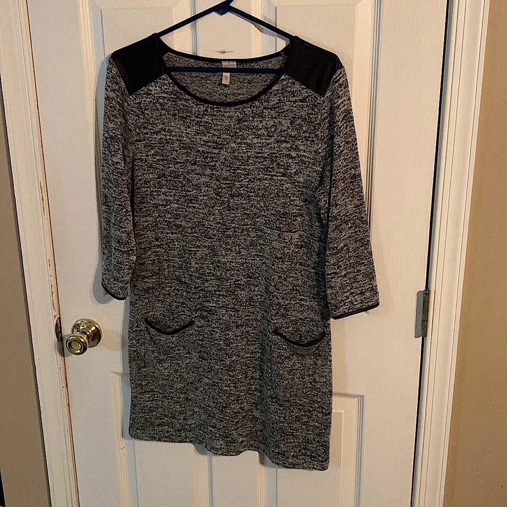 RD style black & white sweater dress. Size M.